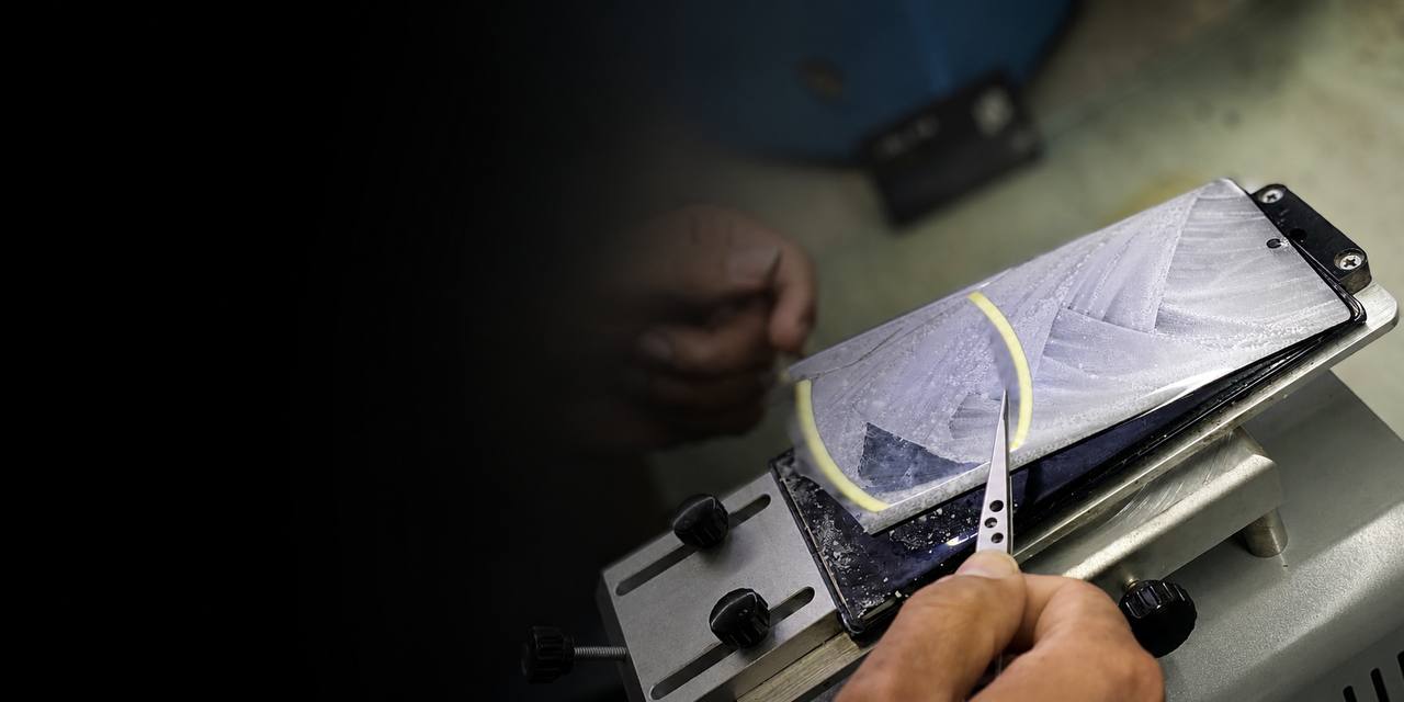 Screen refurbishment service